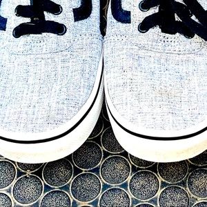 Vans Off the Wall shoes size 6y. Barely work.